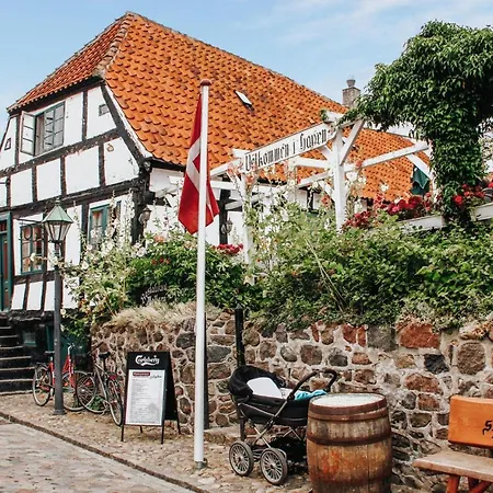 1 Bedroom Awesome In アパート